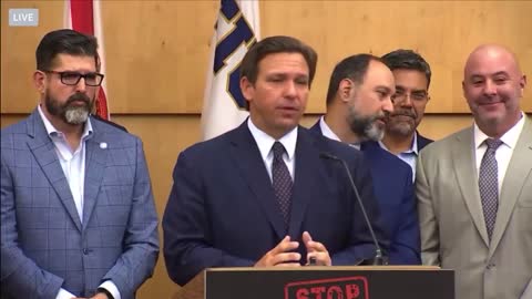 Ron DeSantis gets standing ovation when answering reporter's question