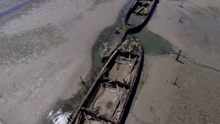 4k Wooden Shipwrecks