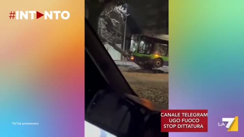 SPAVENTOSO INCIDENTE D'AUTOBUS A VERONA. SI SCHIANTA CONTRO UN ...