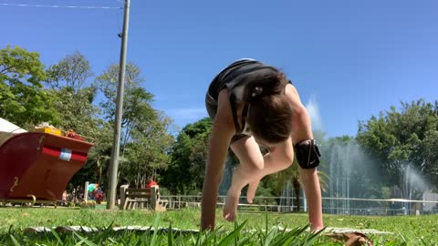 frogstand variation(lifting one leg at side)