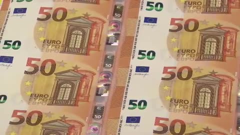 La produzione in tipografia della Banca d'Italia dell'eurosistema BCE della banconota a valore nominale 50 Euro stessa cosa gli altri tagli e tutte le altre valute DOCUMENTARIO BANCONOTE CHE NON VALGONO REALMENTE NULLA SE NON I DEBITI