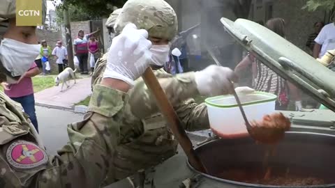Argentine army distributes food to those under quarantine