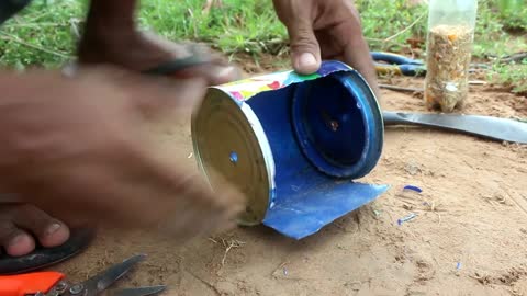 Creative Unique Parrot Trap Using Cans U90 - Parrot Trap In Hole Land