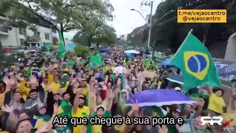 Protestos imensos de nós, o povo, acontecendo agora no Brasil