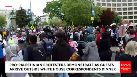 Biden Supporters PRO-PALESTINIAN PROTESTERS DEMONSTRATE AS GUESTS ARRIVE OUTSIDE WHITE HOUSE 🤪