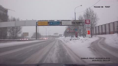 Dash cam captures vehicle losing control on icy highway