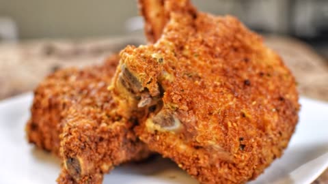 HOW TO COOK THE BEST FRIED PORK CHOPS