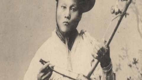 100년 전 사진에 남아있는 한국인 한국의 전통의상을 입은 소녀 '기생', 물 운반꾼, 서울의 장례식, 서울의 황궁, 한국 예술가