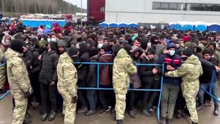 Hot meals served to migrants in Belarusian border