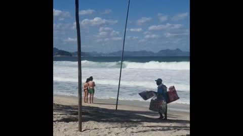 Bastidores Praia de #Copacabana#Mar em #Ressaca no Rio de Janeiro, #Brasil #shorts
