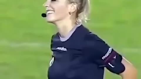 Football_Female_Referee