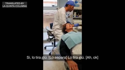 Dentista inietta l'anestesia con la tecnica di depurazione magneto-termica Sevillano-Delgado.