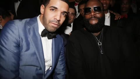 Drake shows text with his mom, about Rick ross, with the internet 😂 #drake #rickross