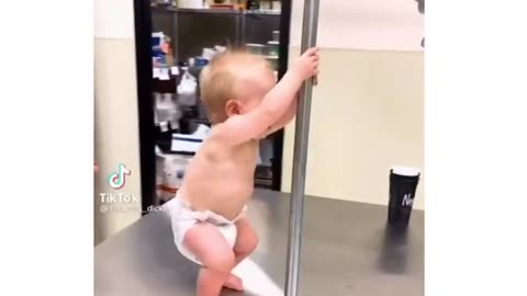 Baby dancing live