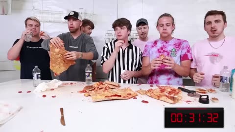 Maine Khaya Duniya Ka Sabse Bada Pizza Slice