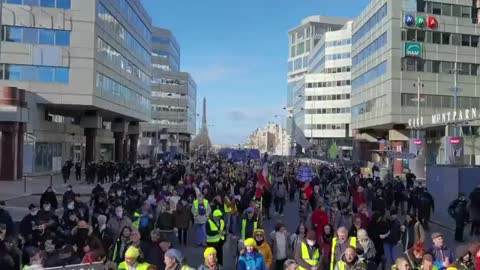 A sea of people hit the streets of Paris against Macron's COVID policies