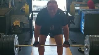 55 year old lifts 500 pounds