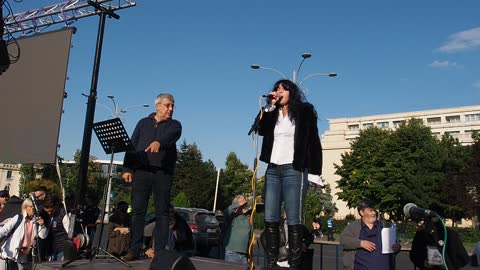 Dr. Mihaela Secară despre imunitate si vaccin la Marele Protest din Piata Victoriei