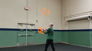 Super Amazing Ring Juggling