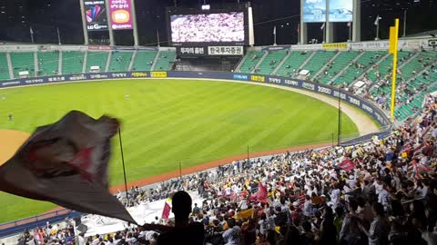 Cheering culture of Korean baseball stadiums