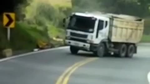 Video captó camión sin frenos que causó accidente en #Pasto