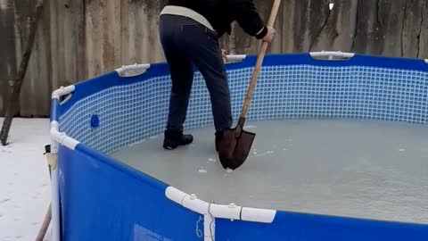 ice rink in Russian.