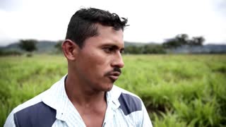 Exguerrillero de las FARC encuentra en la ganadería sostenible una nueva forma de vida