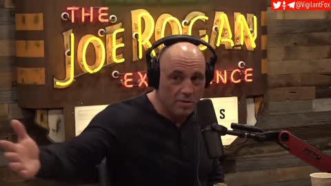 Joe Rogan blasts Bill Gates for lecturing people about health🙄🙄he has 'man boobs and 'toothpick arms'