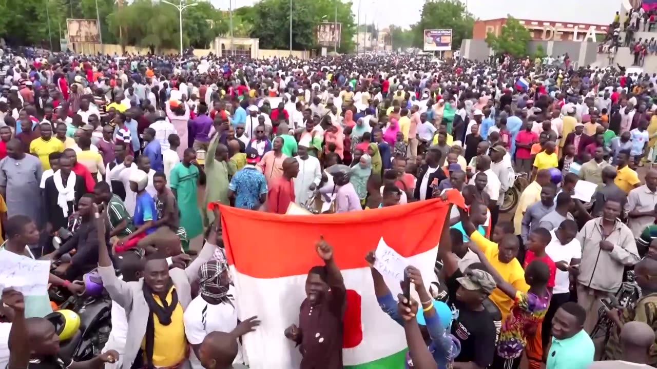 Cars burn in Niger’s capital as army supports coup