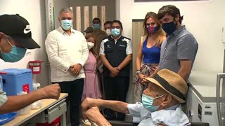 Un hombre de 97 años fue el vacunado un millón en Colombia