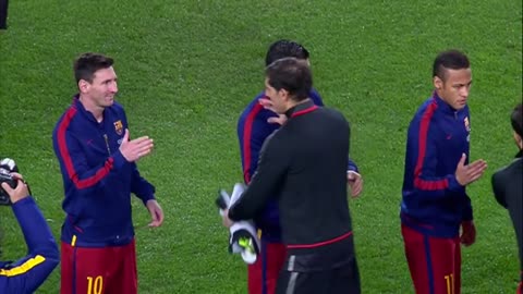 Hi5toric Moment ► Lionel Messi Presenting His FIFTH Ballon d'Or #Messi5