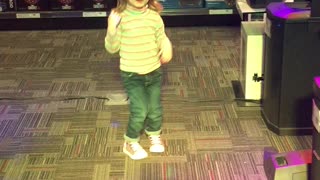 Little kid can dance
