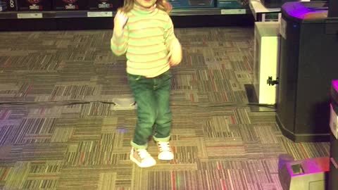Little kid can dance