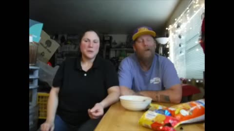 American Family Tries Snacks from India