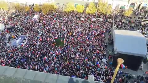 Kilkadziesiąt tysięcy ludzi protestowało w Pradze, aby nie głodować dla Zełeńskiego i Ursuli von
