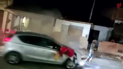 Dois homens são atropelados em "guerra de espadas" na Bahia