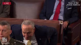 Chuck Schumer Awkwardly Fails at Clapping