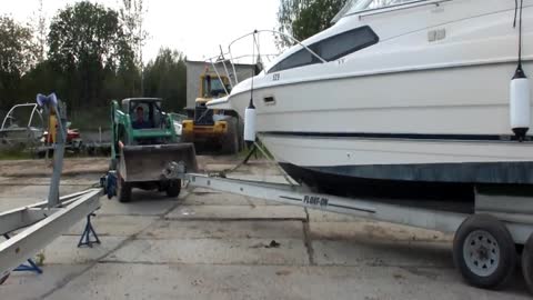 Launch boat (Bayliner 2655 Ciera). Спуск катера на воду.