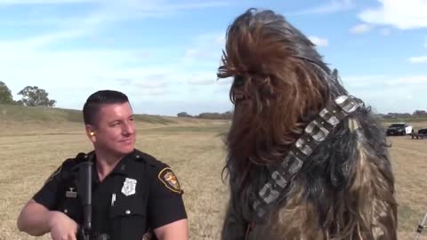 Star Wars - Chewbacca's Bowcaster vs Police Weapon
