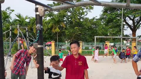 An Overweight Boy Trying the Monkey Bar at the Park (Funny Video)