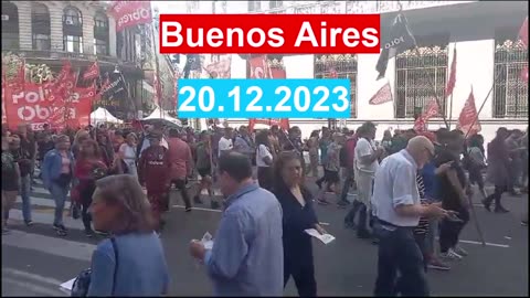 Argentina, Buenos Aires - demonstrace levice a odborů proti politice Javiera Mileie (20.12.2023)