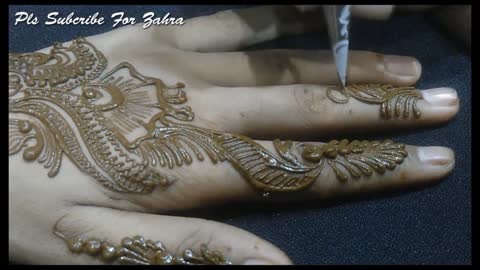 Impressive henna hand art