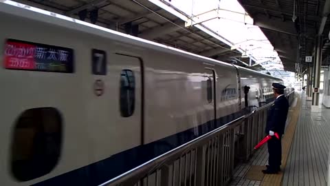 MEET NOZOMI — THE FASTEST BULLET TRAIN IN THE WORLD!