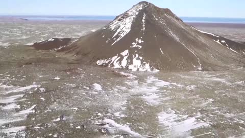 Sleepless Icelanders await eruption