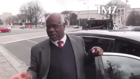 Clarence Thomas Gives Hearty Laugh at TMZ Reporter