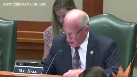 Texas State Sen. Bob Hall (R). Encontra del discrimen y vacunación obligatoria.