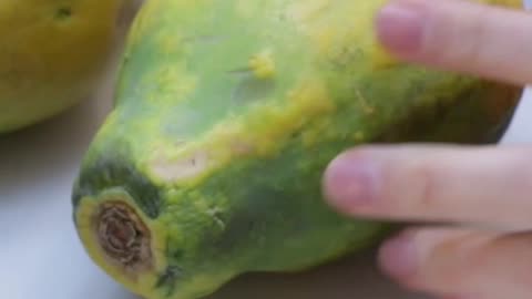 How to Eat Papaya