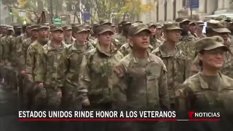 La lluvia no detuvo a muchos para honrar a los veteranos Noticias Telemundo