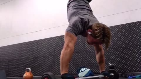 Guy at the gym shows off his flawless handstand balance