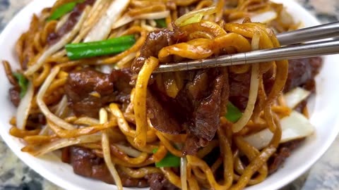Beef Chow Mein | Flavorful And Easy Beef & Noodle Stir Fry